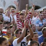 12.06.2016 Kielce. Kibice na Rynku podczas meczu Mistrzostw Europy Polska - Irlandia Północna. / Jarosław Kubalski / Radio Kielce