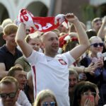 12.06.2016 Kielce. Kibice na Rynku podczas meczu Mistrzostw Europy Polska - Irlandia Północna. / Jarosław Kubalski / Radio Kielce