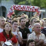 12.06.2016 Kielce. Kibice na Rynku podczas meczu Mistrzostw Europy Polska - Irlandia Północna. / Jarosław Kubalski / Radio Kielce