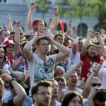 12.06.2016 Kielce. Kibice na Rynku podczas meczu Mistrzostw Europy Polska - Irlandia Północna. / Jarosław Kubalski / Radio Kielce