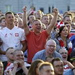 12.06.2016 Kielce. Kibice na Rynku podczas meczu Mistrzostw Europy Polska - Irlandia Północna. / Jarosław Kubalski / Radio Kielce