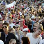 12.06.2016 Kielce. Kibice na Rynku podczas meczu Mistrzostw Europy Polska - Irlandia Północna. / Jarosław Kubalski / Radio Kielce