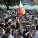 12.06.2016 Kielce. Kibice na Rynku podczas meczu Mistrzostw Europy Polska - Irlandia Północna. / Jarosław Kubalski / Radio Kielce