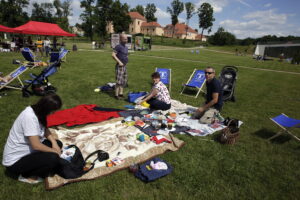 12.06.2016 Podzamcze Chęcińskie. Piknik "Śniadanie na trawie" na terenie Regionalnego Centrum Naukowo - Technologicznego. / Jarosław Kubalski / Radio Kielce