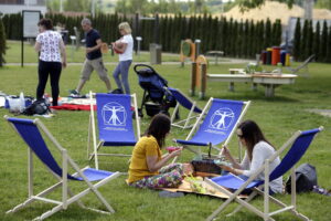 12.06.2016 Podzamcze Chęcińskie. Piknik "Śniadanie na trawie" na terenie Regionalnego Centrum Naukowo - Technologicznego. / Jarosław Kubalski / Radio Kielce