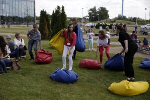 12.06.2016 Podzamcze Chęcińskie. Piknik "Śniadanie na trawie" na terenie Regionalnego Centrum Naukowo - Technologicznego. / Jarosław Kubalski / Radio Kielce