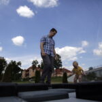 12.06.2016 Podzamcze Chęcińskie. Piknik "Śniadanie na trawie" na terenie Regionalnego Centrum Naukowo - Technologicznego. / Jarosław Kubalski / Radio Kielce