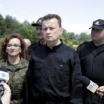 16.06.2016. Minister Mariusz Błaszczak odwiedził Borków. Przyglądał się ćwiczeniom strażackim / Jarosław Kubalski / Radio Kielce