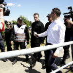 16.06.2016. Minister Mariusz Błaszczak odwiedził Borków. Przyglądał się ćwiczeniom strażackim / Jarosław Kubalski / Radio Kielce