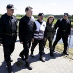 16.06.2016. Minister Mariusz Błaszczak odwiedził Borków. Przyglądał się ćwiczeniom strażackim / Jarosław Kubalski / Radio Kielce