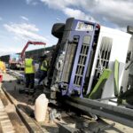 17.06.2016 Droga S74. Przewrócił się TIR po tym jak pękła mu opona. / Jarosław Kubalski / Radio Kielce