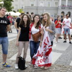 21.06.2016 Kielce. Kibice na Rynku podczas meczu Euro 2016 Polska - Ukraina. / Jarosław Kubalski / Radio Kielce