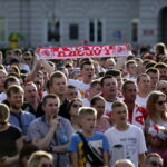 21.06.2016 Kielce. Kibice na Rynku podczas meczu Euro 2016 Polska - Ukraina. / Jarosław Kubalski / Radio Kielce