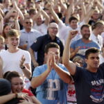 21.06.2016 Kielce. Kibice na Rynku podczas meczu Euro 2016 Polska - Ukraina. / Jarosław Kubalski / Radio Kielce