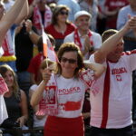 21.06.2016 Kielce. Kibice na Rynku podczas meczu Euro 2016 Polska - Ukraina. / Jarosław Kubalski / Radio Kielce