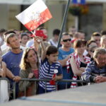 21.06.2016 Kielce. Kibice na Rynku podczas meczu Euro 2016 Polska - Ukraina. / Jarosław Kubalski / Radio Kielce