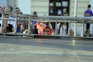 21.06.2016 Kielce. Kibice na Rynku podczas meczu Euro 2016 Polska - Ukraina. / Jarosław Kubalski / Radio Kielce