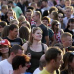 21.06.2016 Kielce. Kibice na Rynku podczas meczu Euro 2016 Polska - Ukraina. / Jarosław Kubalski / Radio Kielce