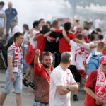 21.06.2016 Kielce. Kibice na Rynku podczas meczu Euro 2016 Polska - Ukraina. / Jarosław Kubalski / Radio Kielce