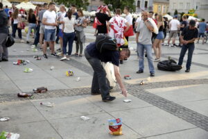 21.06.2016 Kielce. Kibice na Rynku podczas meczu Euro 2016 Polska - Ukraina. / Jarosław Kubalski / Radio Kielce