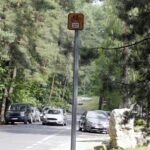 22.06.2016 Kielce. Las na Stadionie. Parkujące na ścieżce rowerowej samochody. / Jarosław Kubalski / Radio Kielce