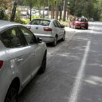 22.06.2016 Kielce. Las na Stadionie. Parkujące na ścieżce rowerowej samochody. / Jarosław Kubalski / Radio Kielce