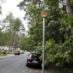 22.06.2016 Kielce. Las na Stadionie. Parkujące na ścieżce rowerowej samochody. / Jarosław Kubalski / Radio Kielce