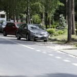 22.06.2016 Kielce. Las na Stadionie. Parkujące na ścieżce rowerowej samochody. / Jarosław Kubalski / Radio Kielce