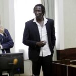 23.06.2016 Kielce. Spotkanie senegalskiego inwestora zainteresowanego zakupem spółki Korona Kielce z radnymi. Peter Kaluba i Ibrahima Iyane Thiam. / Jarosław Kubalski / Radio Kielce