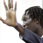 23.06.2016 Kielce. Spotkanie senegalskiego inwestora zainteresowanego zakupem spółki Korona Kielce z radnymi. Ibrahima Iyane Thiam. / Jarosław Kubalski / Radio Kielce