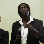 23.06.2016 Kielce. Spotkanie senegalskiego inwestora zainteresowanego zakupem spółki Korona Kielce z radnymi. Peter Kaluba i Ibrahima Iyane Thiam. / Jarosław Kubalski / Radio Kielce