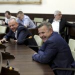 23.06.2016 Kielce. Spotkanie senegalskiego inwestora zainteresowanego zakupem spółki Korona Kielce z radnymi. / Jarosław Kubalski / Radio Kielce