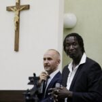 23.06.2016 Kielce. Spotkanie senegalskiego inwestora zainteresowanego zakupem spółki Korona Kielce z radnymi. Peter Kaluba i Ibrahima Iyane Thiam. / Jarosław Kubalski / Radio Kielce