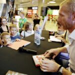 27.06.2016 Kielce. Agnieszka Gola Rakowska i Karol Bielecki podczas promocji książki "110 %". / Jarosław Kubalski / Radio Kielce