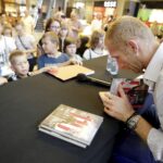 27.06.2016 Kielce. Agnieszka Gola Rakowska i Karol Bielecki podczas promocji książki "110 %". / Jarosław Kubalski / Radio Kielce