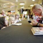 27.06.2016 Kielce. Agnieszka Gola Rakowska i Karol Bielecki podczas promocji książki "110 %". / Jarosław Kubalski / Radio Kielce