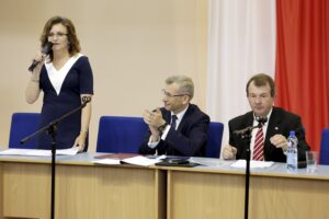 27.06.2016 Kielce. Konferencja w Urzędzie Wojewódzkim na temat bezdomności zwierząt.Wojewoda Agata Wojtyszek, prezes Najwyższej Izby Kontroli Krzysztof Kwiatkowski i Świętokrzyski Wojewódzki Lekarz Weterynarii: Bogdan Konopka / Jarosław Kubalski / Radio Kielce