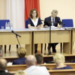 27.06.2016 Kielce. Konferencja w Urzędzie Wojewódzkim na temat bezdomności zwierząt.Wojewoda Agata Wojtyszek i prezes Najwyższej Izby Kontroli Krzysztof Kwiatkowski. / Jarosław Kubalski / Radio Kielce