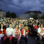 30.06.2016 Kielce. Kibice na Rynku oglądają mecz Euro 2016 Polska - Portugalia. / Jarosław Kubalski / Radio Kielce