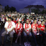 30.06.2016 Kielce. Kibice na Rynku oglądają mecz Euro 2016 Polska - Portugalia. / Jarosław Kubalski / Radio Kielce