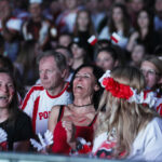 30.06.2016 Kielce. Kibice na Rynku oglądają mecz Euro 2016 Polska - Portugalia. / Jarosław Kubalski / Radio Kielce