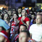 30.06.2016 Kielce. Kibice na Rynku oglądają mecz Euro 2016 Polska - Portugalia. / Jarosław Kubalski / Radio Kielce