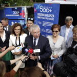 14.06.2016 Starachowice. Podsumowanie dotychczasowej realizacji programu Rodzina 500+ w naszym regionie. Poseł PiS - Krzysztof Lipiec / Jarosław Kubalski / Radio Kielce