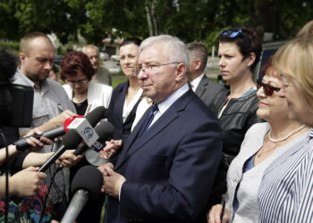 14.06.2016 Starachowice. Podsumowanie dotychczasowej realizacji programu Rodzina 500+ w naszym regionie. Poseł PiS - Krzysztof Lipiec / Jarosław Kubalski / Radio Kielce