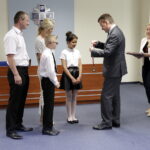 16.06.2016. Minister Spraw Wewnętrznych i Administracji Mariusz Błaszczak wręczył w Kielcach dwa medale "Młody bohater" / Jarosław Kubalski / Radio Kielce