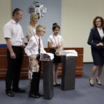 16.06.2016. Minister Spraw Wewnętrznych i Administracji Mariusz Błaszczak wręczył w Kielcach dwa medale "Młody bohater" / Jarosław Kubalski / Radio Kielce