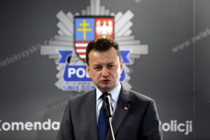 16.06.2016. Minister Spraw Wewnętrznych i Administracji Mariusz Błaszczak wręczył w Kielcach dwa medale "Młody bohater" / Jarosław Kubalski / Radio Kielce