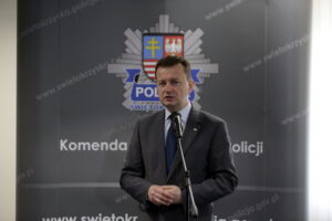 16.06.2016. Minister Spraw Wewnętrznych i Administracji Mariusz Błaszczak wręczył w Kielcach dwa medale "Młody bohater" / Jarosław Kubalski / Radio Kielce