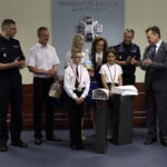 16.06.2016. Minister Spraw Wewnętrznych i Administracji Mariusz Błaszczak wręczył w Kielcach dwa medale "Młody bohater" / Jarosław Kubalski / Radio Kielce