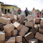 17.06.2016. Straty po nawałnicy. W Nowinach zawaliła się ściana powstającego budynku / Jarosław Kubalski / Radio Kielce